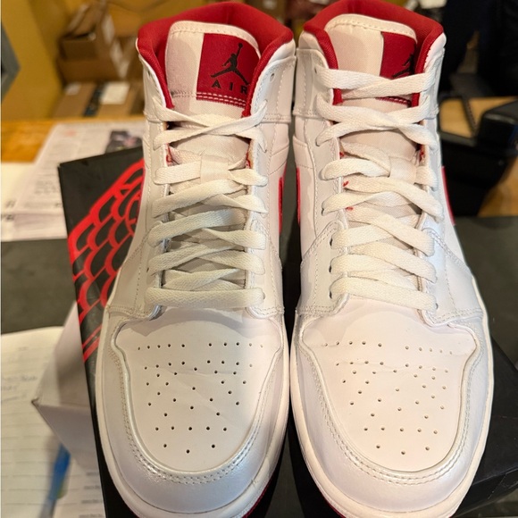 Jordan 1 Metallic Red Mid (2014) Size 9M - Picture 5 of 7